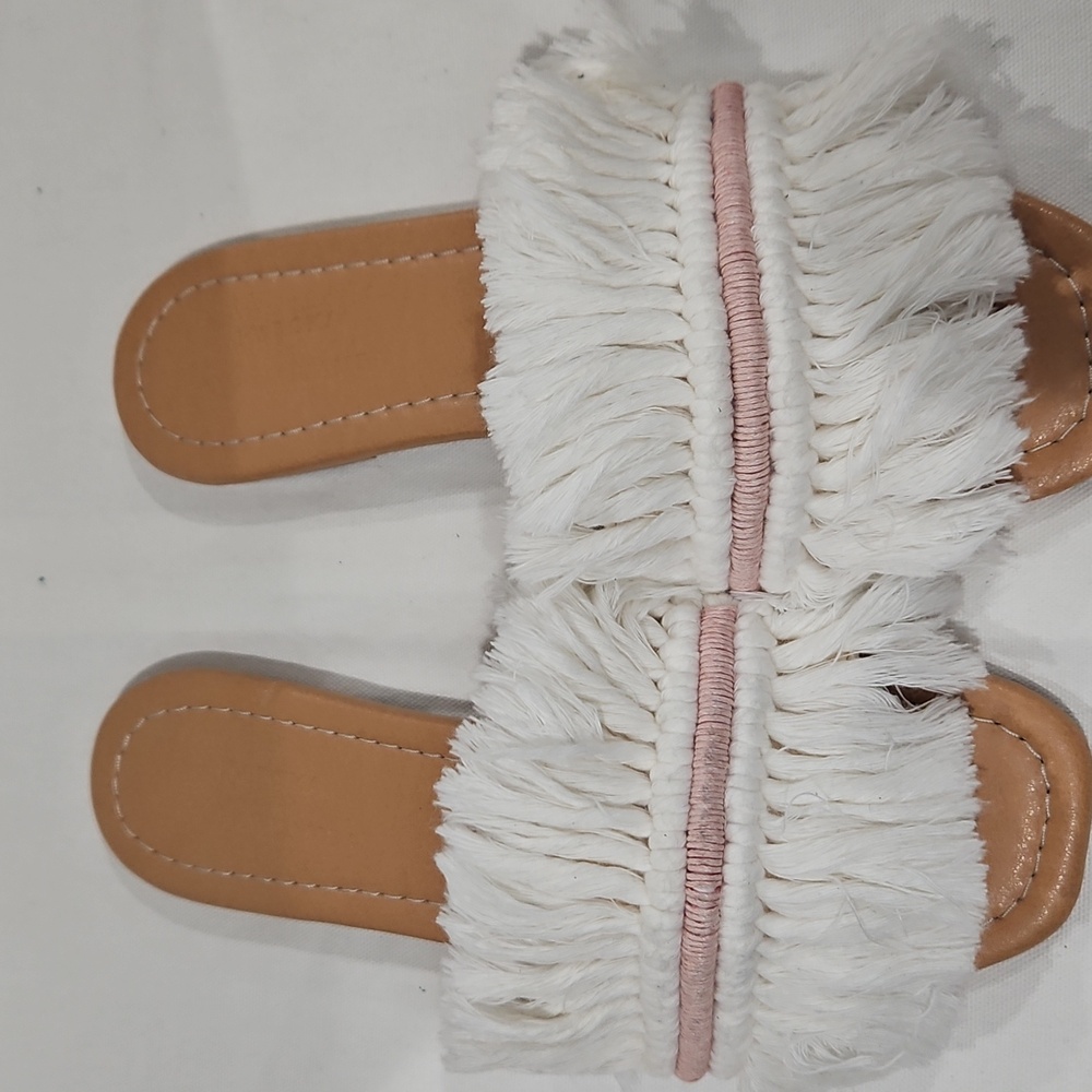 Pawuamba Two Roots Sandals - Picture 2 of 13